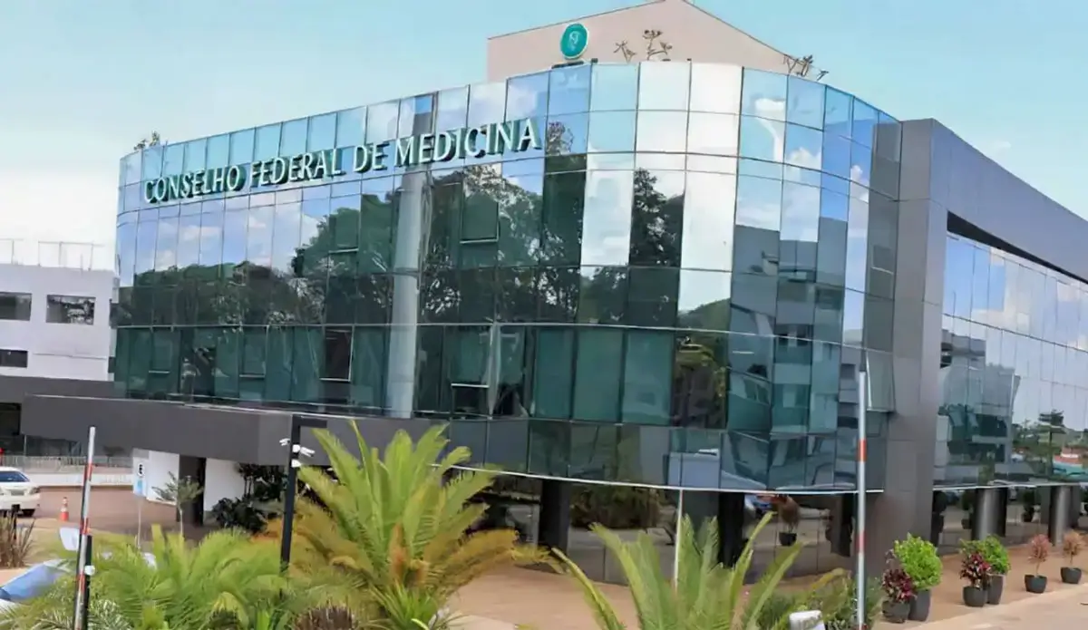 Sua clínica pode separar horários para convênio e particular? Veja o que o CFM permite