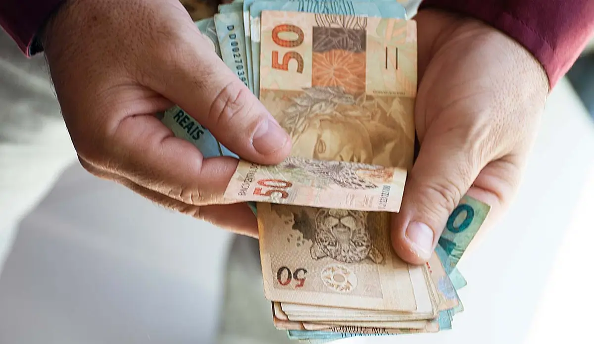 O 13º salário está chegando: sua clínica tem caixa para pagar a equipe sem apertar as contas?